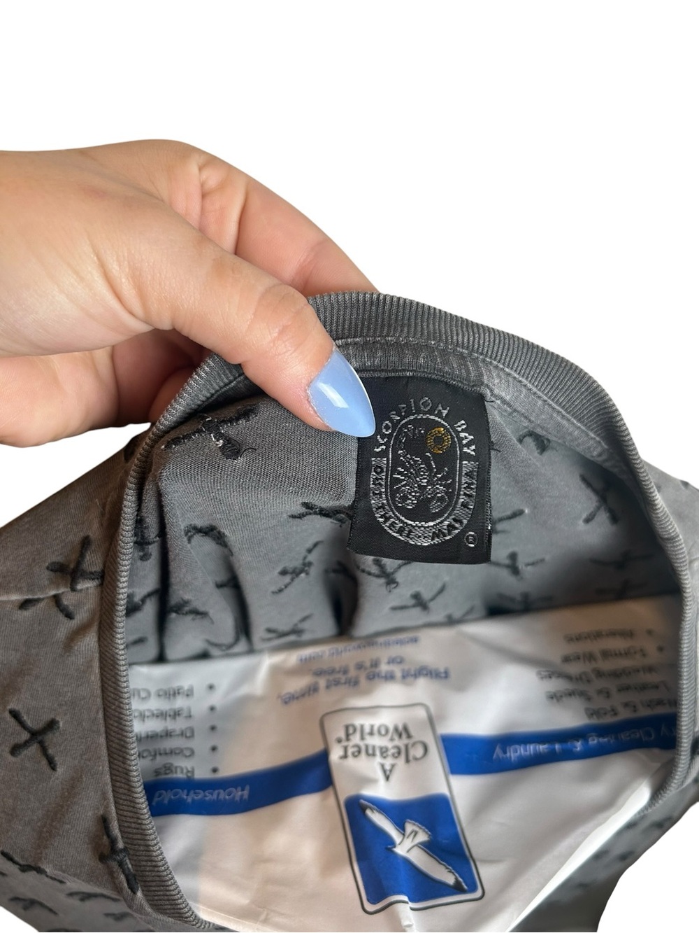 Scorpion Bay All Over Embroidered Cross Tshirt Mens Med Charcoal Grey - Picture 2 of 6